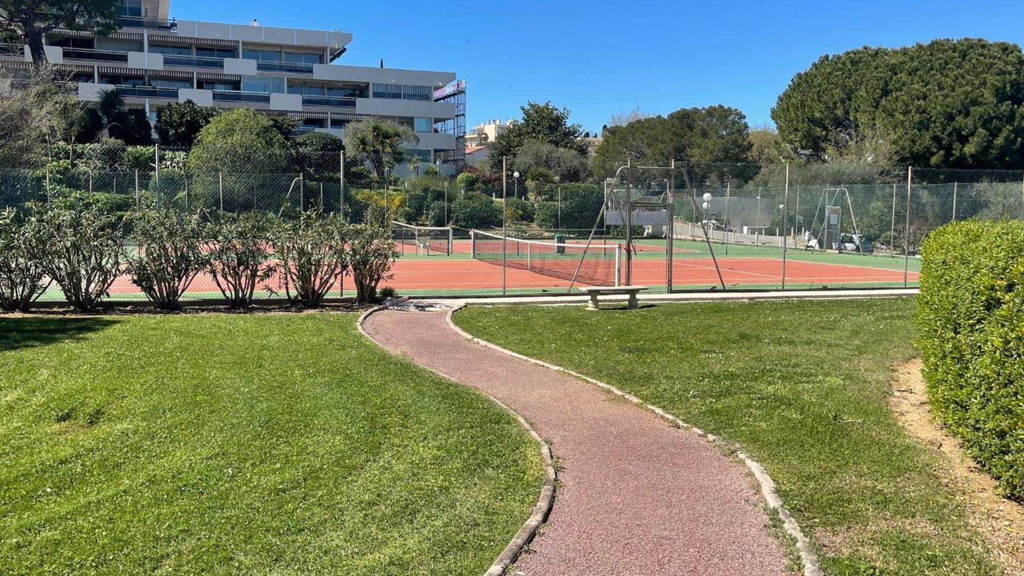 Joli Studio Vue Mer, Piscine, Tennis, Parking Antibes Buitenkant foto